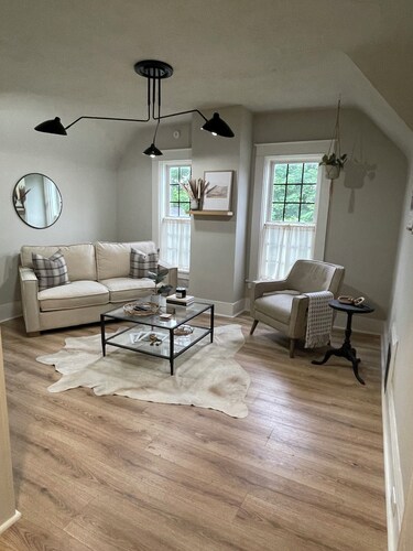 Amazing 2-bedroom upstairs apartment in Alma with WiFi, AC, Cable