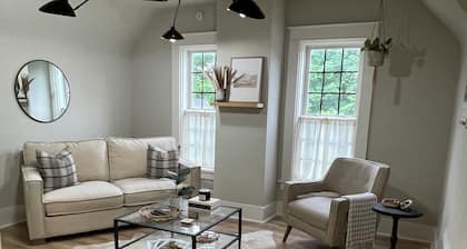 Amazing 2-bedroom upstairs apartment in Alma with WiFi, AC, Cable