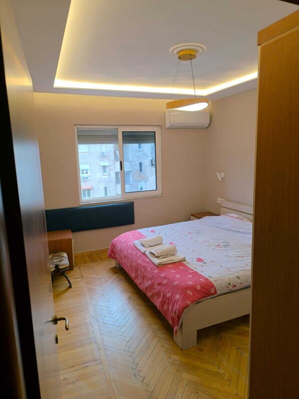1 bedroom, iron/ironing board, WiFi, bed sheets - Next Blloku Top 1-bedroom apartment with WiFi, AC in lovely Tirana (Tirana)