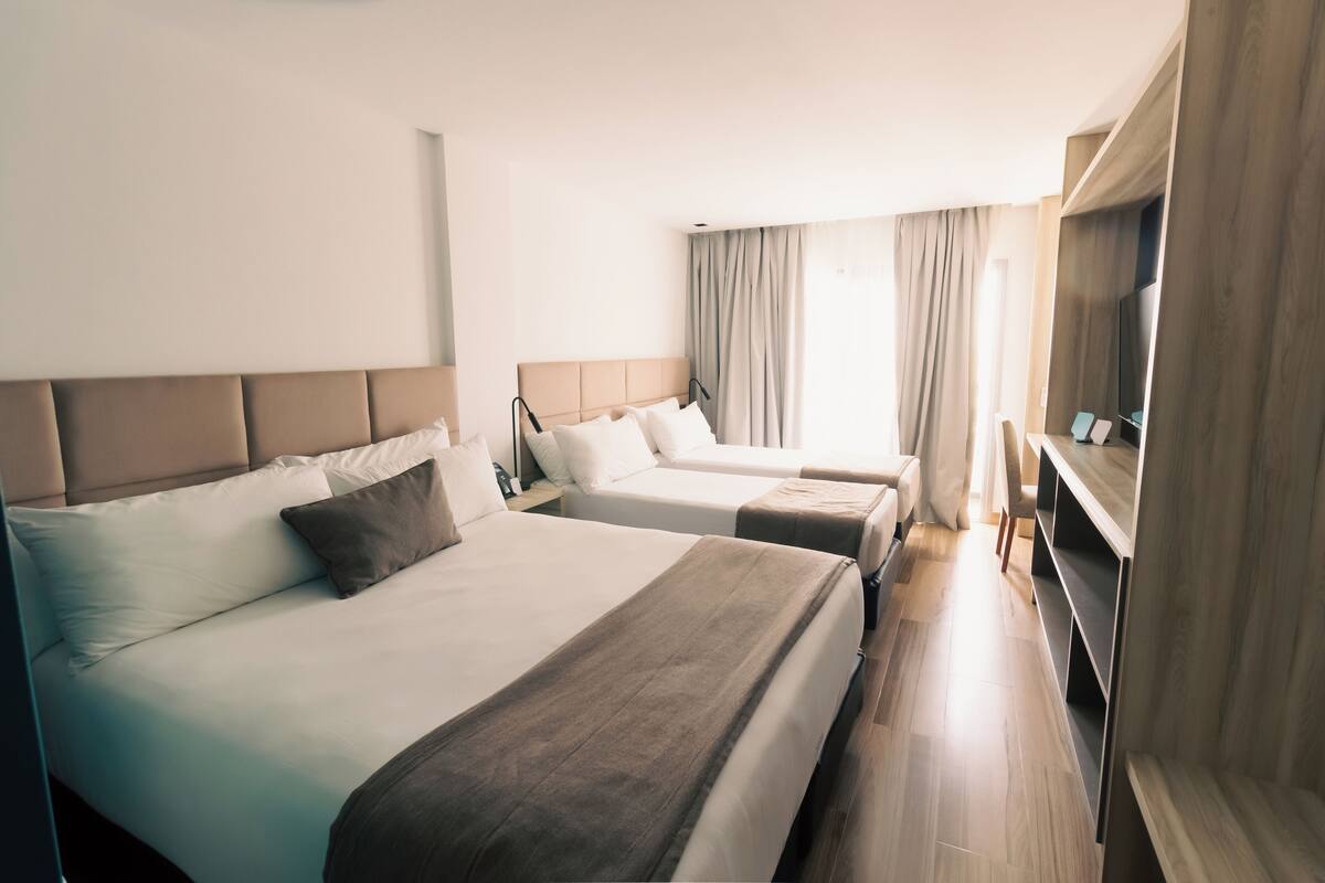 Kamar Triple Superior | Seprai katun Mesir, seprai premium, dan tempat tidur Select Comfort