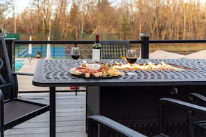 Outdoor dining - Babe’s Pond | Heated Pool | Hot Tub | Pickleball (Union Pier)