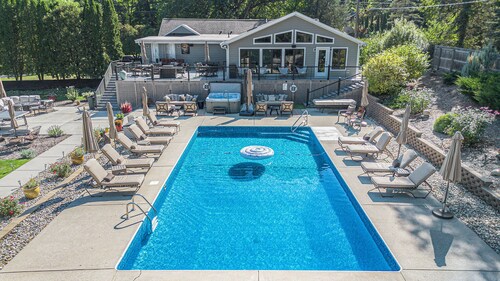 Babe's Pond | Pool | Hot Tub | Pickleball | Fishing