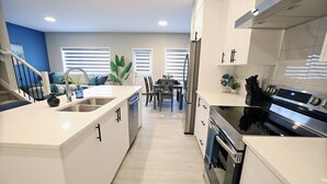 茶具/咖啡用具、冰箱、微波炉、烤箱