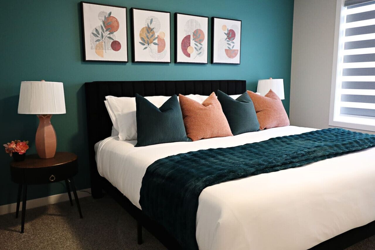 7 bedrooms, desk, iron/ironing board, travel crib