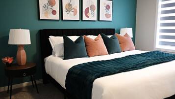 7 bedrooms, desk, iron/ironing board, travel crib