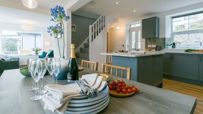 Dining - Gelli Deg - sleeps 5 guests in 3 bedrooms (Menai Bridge)