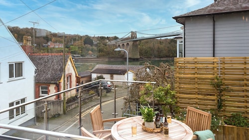 Gelli Deg - sleeps 5 guests  in 3 bedrooms