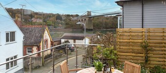 Gelli Deg - sleeps 5 guests  in 3 bedrooms