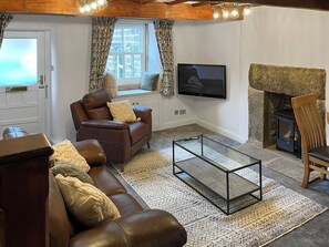 Fireplace - 2 bedroom accommodation in Addingham, near Ilkley (Addingham, near Ilkley)