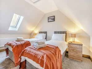 3 室のベッドルーム、WiFi (無料)、ベッドシーツ