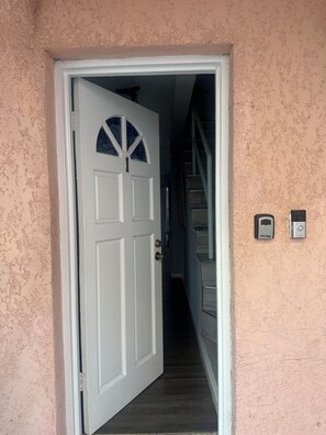 Exterior detail - Refreshing! Paradise Island. Walking distance from the Beach, Bars, Restaurants. (Nassau)