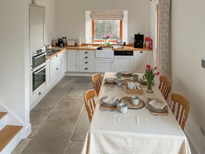 Dishwasher, high chair - 2 bedroom accommodation in Clevedon (Clevedon)