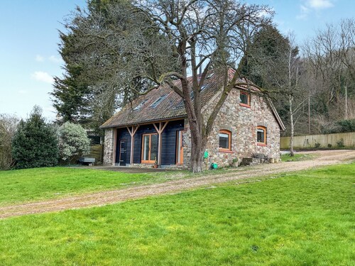 2 bedroom accommodation in Clevedon