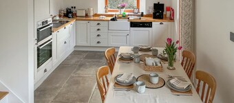 2 bedroom accommodation in Clevedon