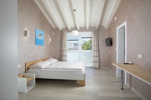 5 bedrooms, iron/ironing board, travel cot, free WiFi