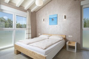 5 habitaciones, tabla de planchar con plancha y cuna de viaje 
