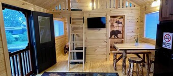 Beautiful Rancher Loft Cabin