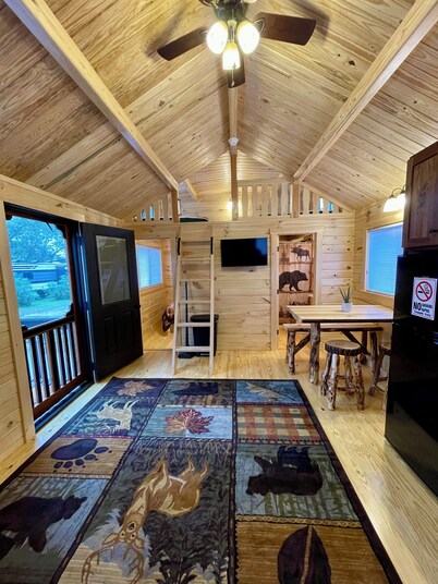 Beautiful Rancher Loft Cabin