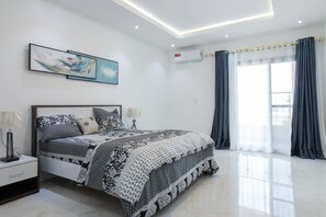 3 habitaciones, tabla de planchar con plancha, wifi y ropa de cama 