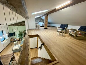 3 bedrooms, desk, iron/ironing board, travel cot