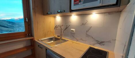 Kühlschrank, Herdplatte, Geschirrspüler