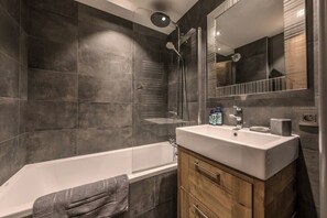 Douche, serviettes fournies