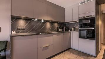 Refrigerador, microondas, horno, placa de cocina