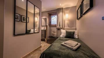 3 bedrooms, bed sheets