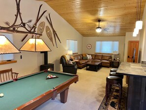 Smart TV, DVD player - Blue Rock Mountain Bungalow 'Hot tub with stunning views!' (Angel Fire)