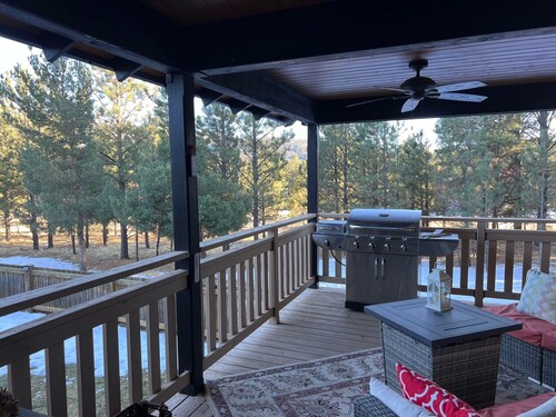 Blue Rock Mountain Bungalow 'Hot tub with stunning views!'