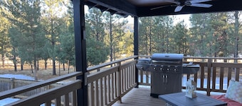 Blue Rock Mountain Bungalow 'Hot tub with stunning views!'