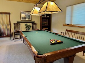 Games room - Blue Rock Mountain Bungalow 'Hot tub with stunning views!' (Angel Fire)
