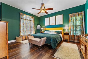 4 makuuhuonetta, työpöytä, silitysrauta/-lauta, Wi-Fi