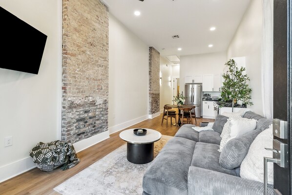 Smart TV - Cozy with exposed brick and studio layout all essentials for comfortable stay. (New Orleans)