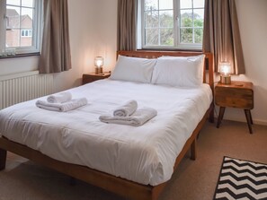 3 bedrooms, free WiFi, bed sheets