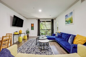 Family Apartment, 3 Bedrooms | Living area - Lynn's Lodging (Austin)