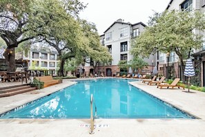 Exterior - Lynn's Lodging (Austin)