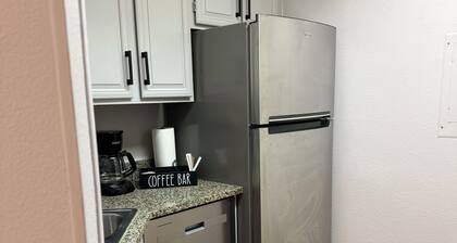 Charming 1-bedroom condo with WiFi, AC in brilliant Dallas