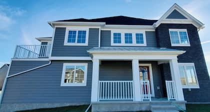 A peaceful cozy three bedroom, home away from home, near Spruce Meadows