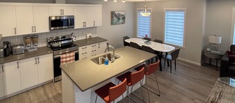 A peaceful cozy three bedroom, home away from home, near Spruce Meadows