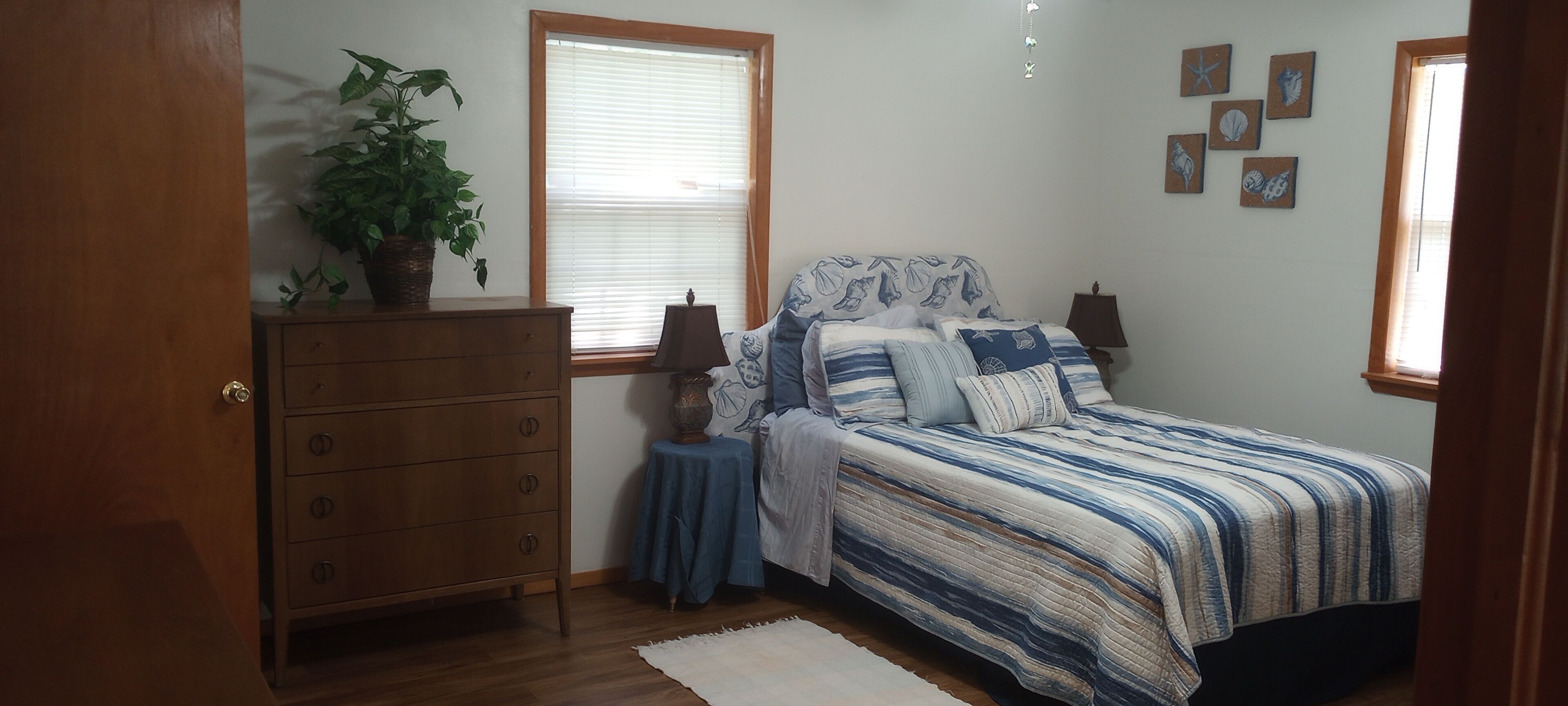 2 dormitorios, tabla de planchar con plancha, cuna de viaje y wifi