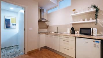 Microwave, coffee/tea maker, toaster, cookware/dishes/utensils