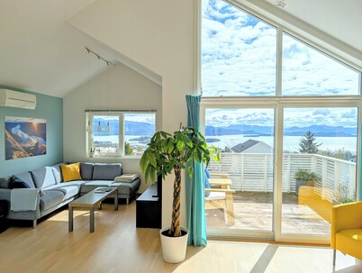 Bright 2-bedroom apartment with spectacular fjord views in Jørpeland.