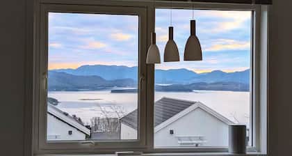 Bright 2-bedroom apartment with spectacular fjord views in Jørpeland.