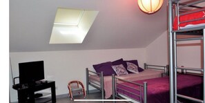 5 bedrooms, iron/ironing board, WiFi, bed sheets
