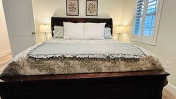 3 bedrooms, iron/ironing board, WiFi, bed sheets