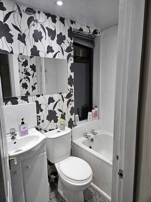 Såpe, sjampo og toalettpapir