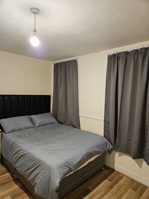 3 bedrooms, free WiFi, bed sheets - 3-bedroom house in Salford (Salford)