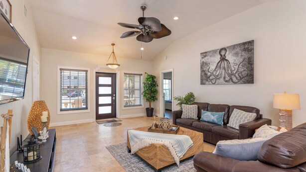 Living area - Ocean Breeze Getaway  (Deerfield Beach)