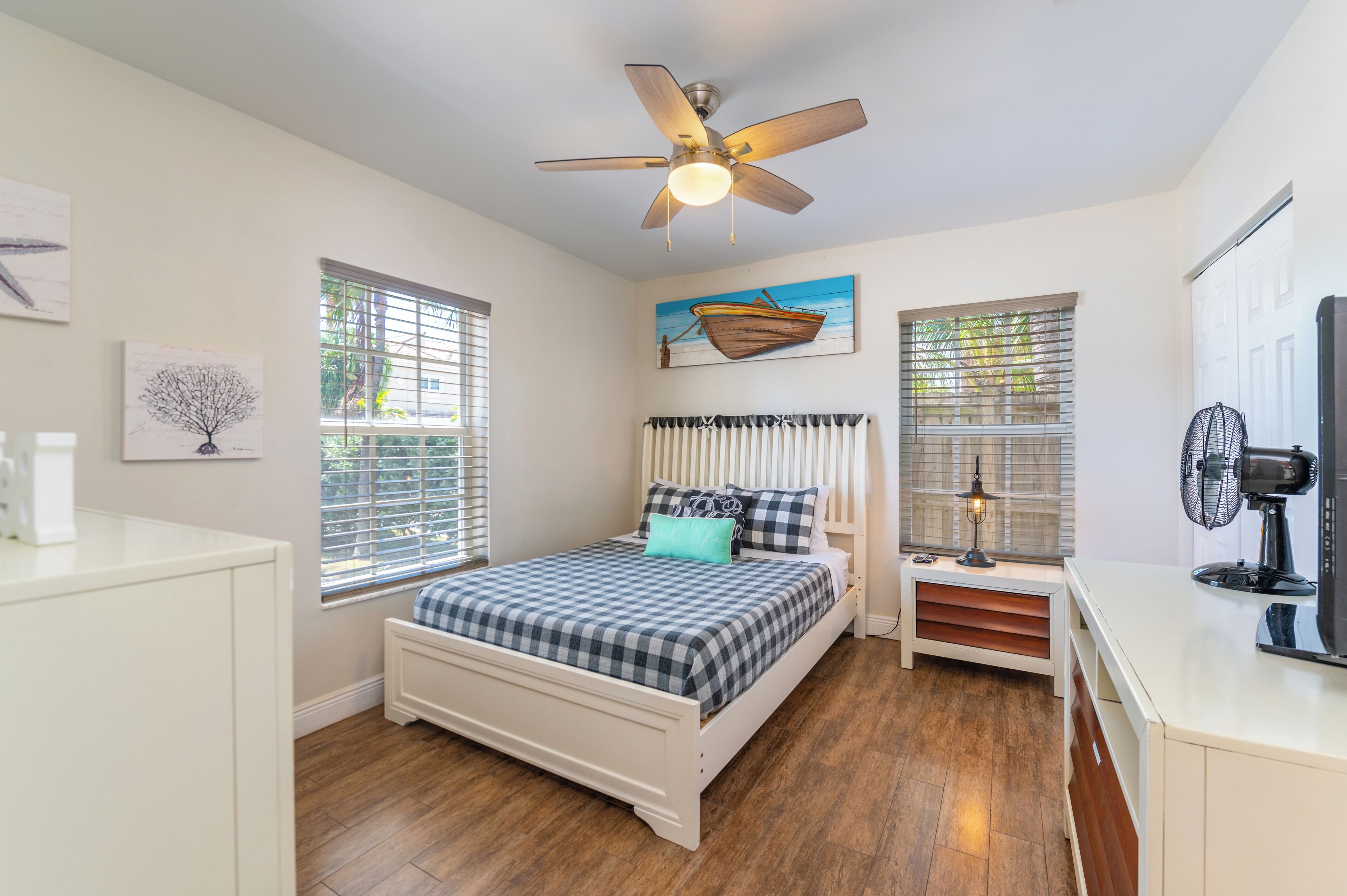 3 bedrooms, iron/ironing board, WiFi, bed sheets